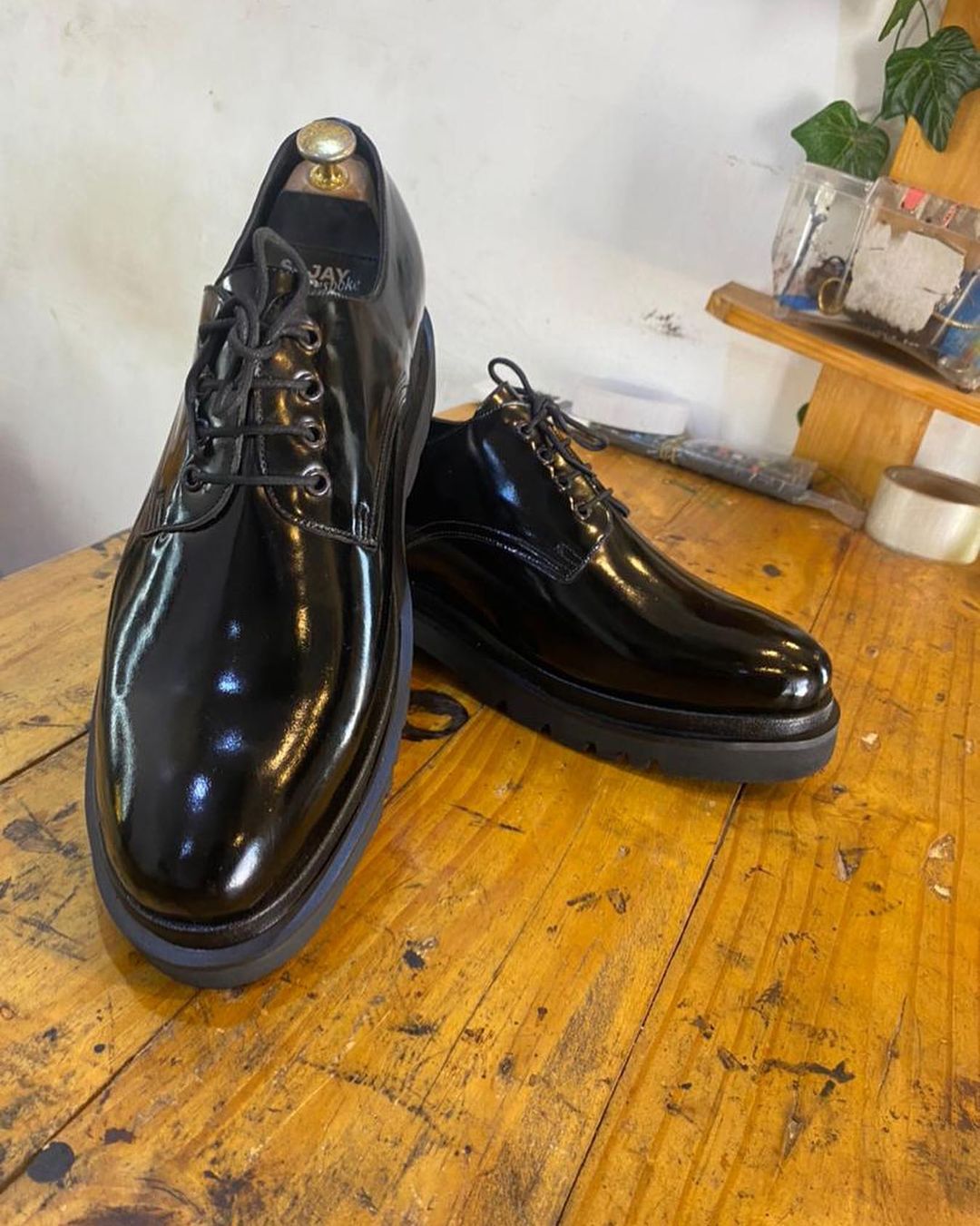 Double sole shining leather shoe