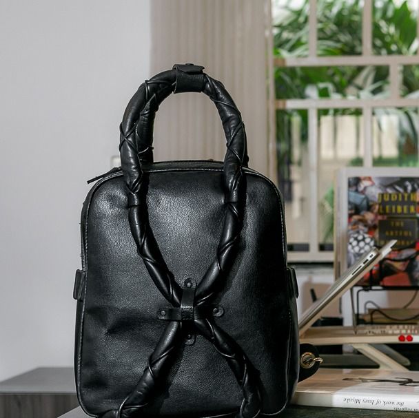 Apex Bag Black