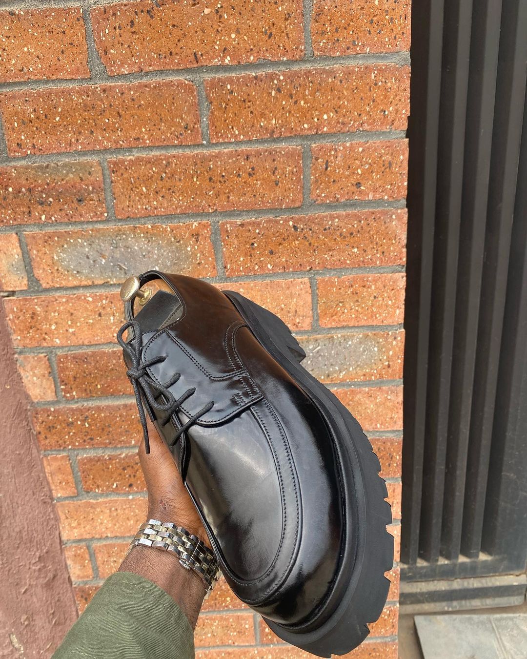 BLACK SHINING LEATHER LACE UP